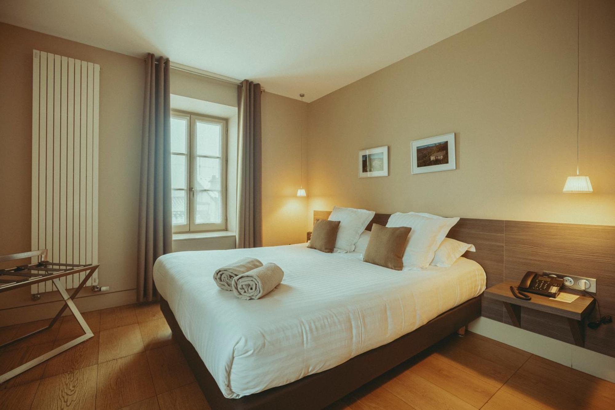 Auberge De Clochemerle, Spa Privatif & Restaurant Gastronomique Vaux-en-Beaujolais Phòng bức ảnh
