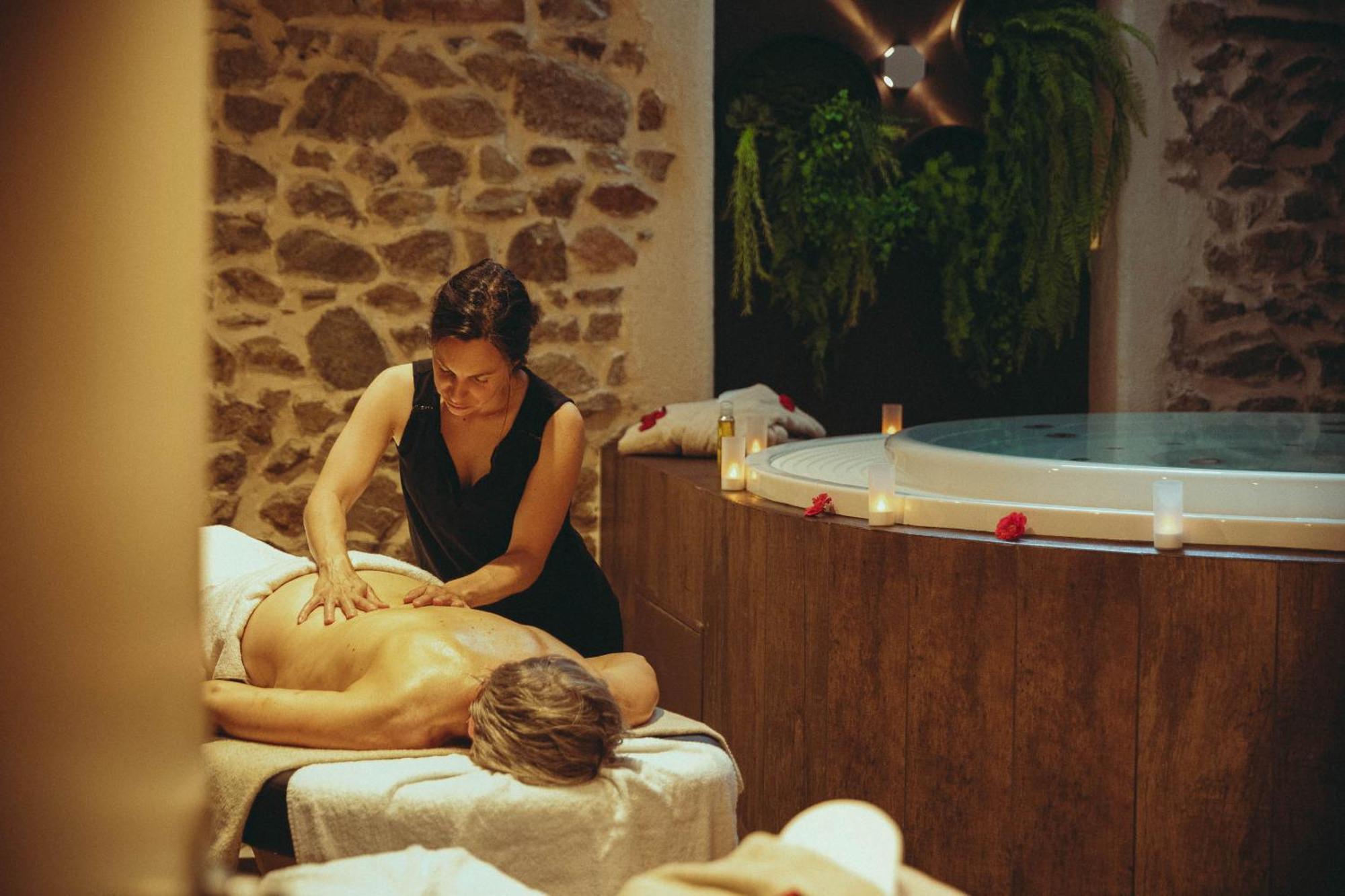 Auberge De Clochemerle, Spa Privatif & Restaurant Gastronomique Vaux-en-Beaujolais Ngoại thất bức ảnh